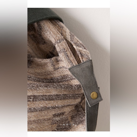 Free People Whimsy Rug Weekender Bag NWT - Picture 3 of 8